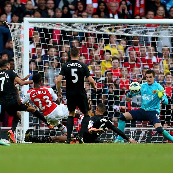 Jakupovic 2014 gegen Arsenals Danny Welbeck.