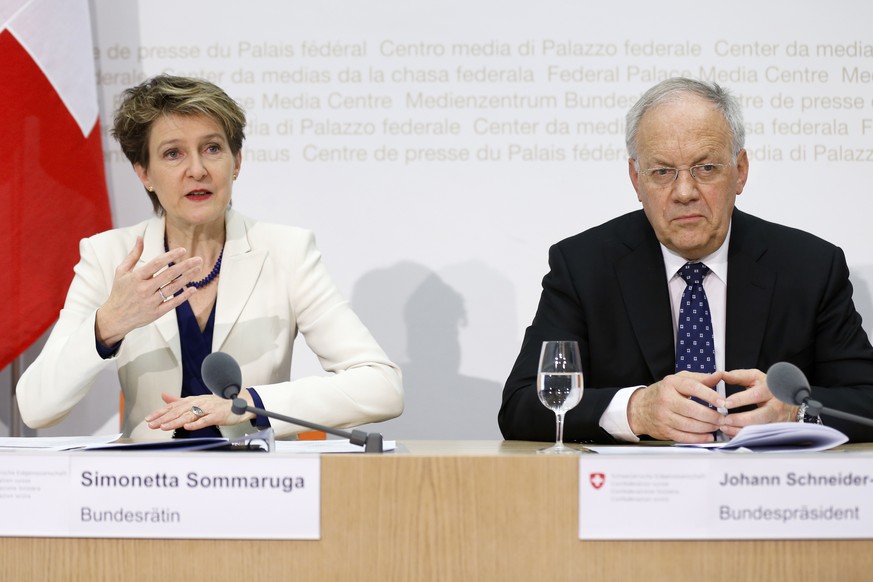 Simonetta Sommaruga und Johann Schneider-Ammann präsentieren Plan B.