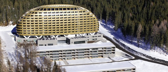 Imposanter Bau, das Hotel in Davos.
