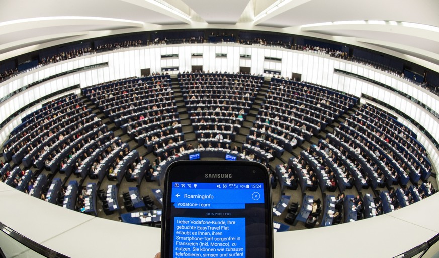 Das Europaparlament schafft die Roaming-Gebühren per 2017 ab.