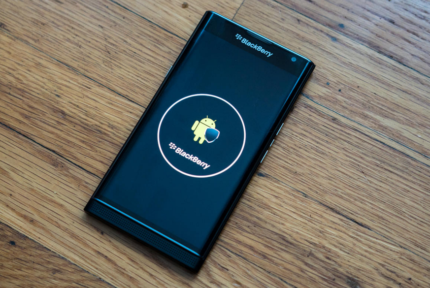 In der Schweiz soll der neue Blackberry Priv vor Weihnachten in den Handel kommen.