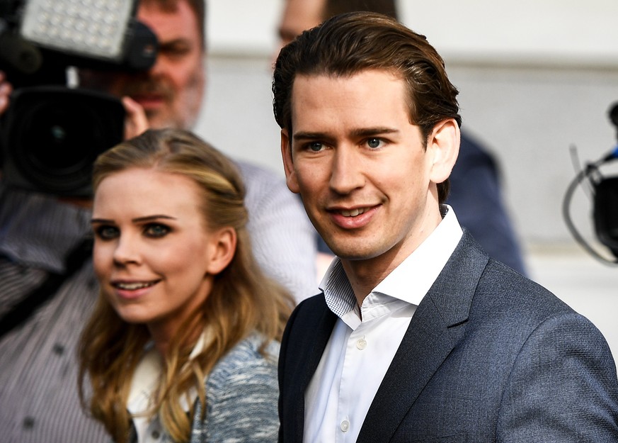 epaselect epa06266907 Austrian Foreign Minister Sebastian Kurz (R), the leader and top candidate of the Austrian Peoples Party (OeVP) and his girlfriend Susanne Thier (L) arrive at a polling station t ...