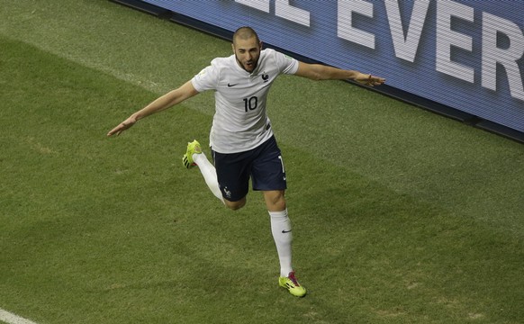 Karim Benzema und seine Kollegen können mit dem Achtelfinal planen. Nur noch eine sehr hohe Niederlage gegen Ecuador und ein gleichzeitiger sehr hoher Sieg der Schweiz gegen Honduras könnte die Franzo ...