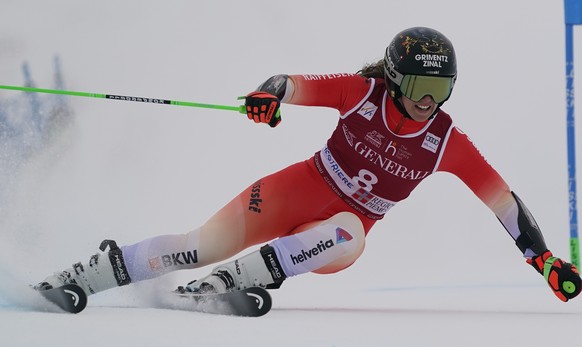 Nachrichten Linkding Switzerland's Camille Rast speeds down the course during an alpine ski, women's World Cup giant slalom, in Sestriere, Italy, Saturday, Feb. 22, 2025. (AP Photo/Piermarco Tacca)