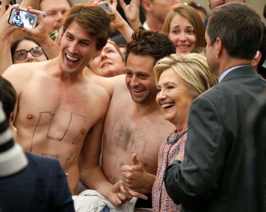 Nach ihrer Rede nutzte Clinton die Gelegenheit für ein öffentlichkeitswirksames Gruppenfoto.