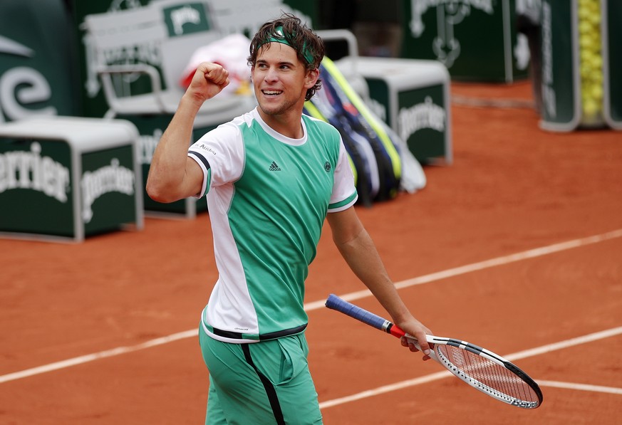 Austria&#039;s Dominic Thiem clenches his fist after defeating Serbia&#039;s Novak Djokovic during their quarterfinal match the French Open tennis tournament at the Roland Garros stadium, Wednesday, J ...