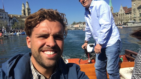 Währende es an Land immer enger wird, hat sich der watson-Reporter auf einen Platz auf einem Boot ergattert.