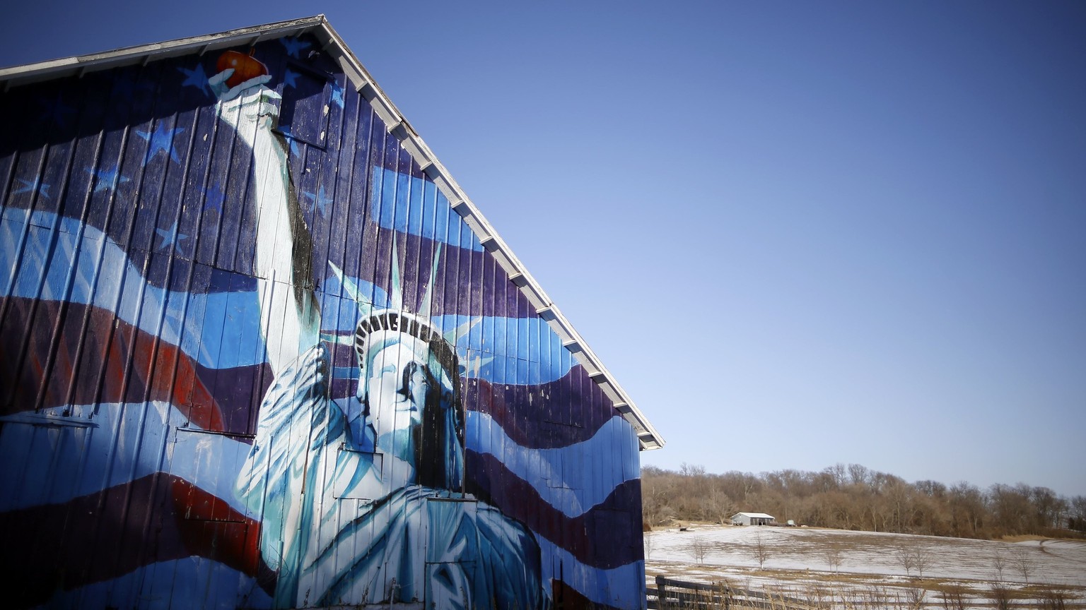 Die Freiheitsstatue auf einer Scheune in Iowa, wo am Montag der Vorwahlzyklus beginnt.