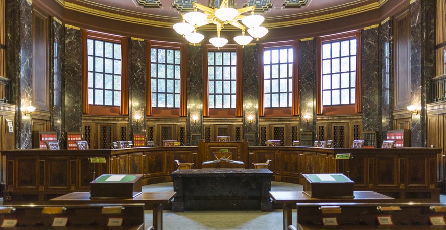 WIR STELLEN IHNEN HEUTE, 17. MAERZ 2015, FOLGENDES NEUE BILDMATERIAL VOM BUNDESGERICHT IN LAUSANNE ZUR VERFUEGUNG --- Interior view of the large room at the Federal Supreme Court of Switzerland in Lau ...