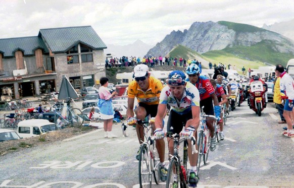 Tony Rominger dicht verfolgt von Miguel Indurain.