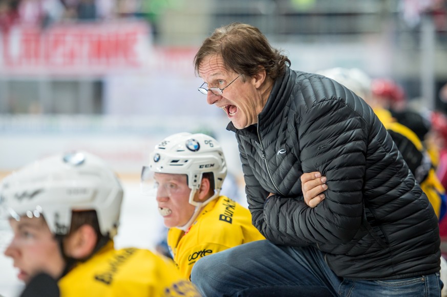 Davos&#039;s Coach Arno Del Curto, during a National League A regular season game of the Swiss Championship between Lausanne HC, LHC, and HC Davos, at the Malley stadium in Lausanne, Switzerland, Satu ...