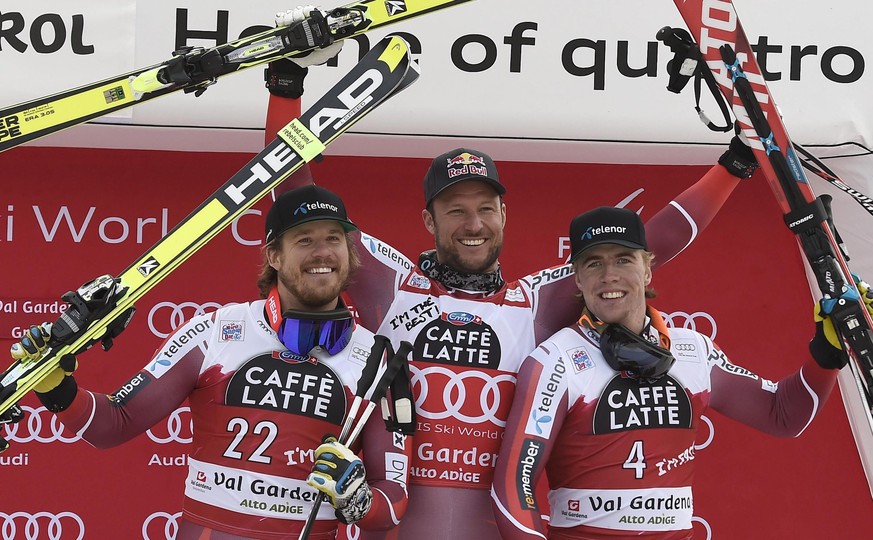 epa05074143 Aksel Lund Svindal (C) of Norway celebrates on the podium after winning the men&#039;s Super-G race of the Alpine Skiing World Cup in Val Gardena,
Italy, 18 December 2015. Aksel Lund Svin ...