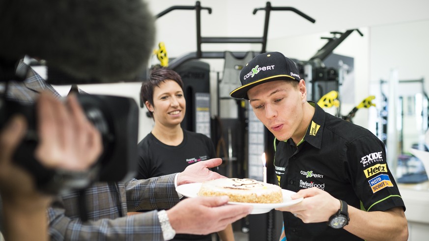 Kuchen zum Abschied: Aegerter und Physiotherapeutin Lea Nadig.