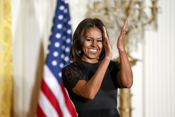 Michelle Obama klatscht für euch.