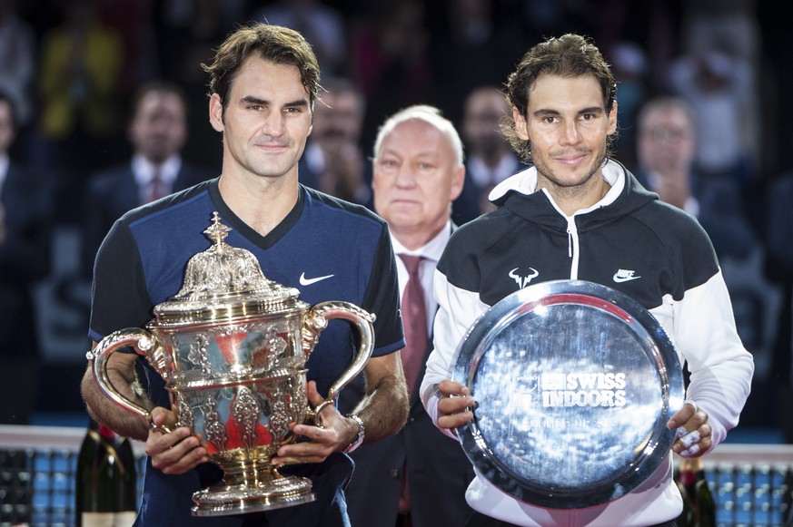 ZUM MAENNER-FINAL AN DEN AUSTRALIAN OPEN 2017 ZWISCHEN ROGER FEDERER UND RAFAEL NADALSTELLEN WIR IHNEN FOLGENDES BILDMATERIAL ZUR VERFUEGUNG - Switzerland&#039;s Roger Federer, left, and Spain&#039;s  ...