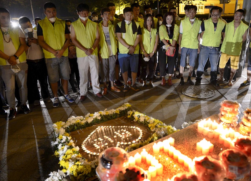 Trauer um die Opfer der Tianjin-Explosion.