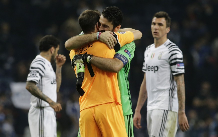 Soccer Football - FC Porto v Juventus - UEFA Champions League Round of 16 First Leg - Dragao Stadium, Porto, Portugal - 22/2/17 Juventus&#039; Gianluigi Buffon with FC Porto&#039;s Iker Casillas after ...