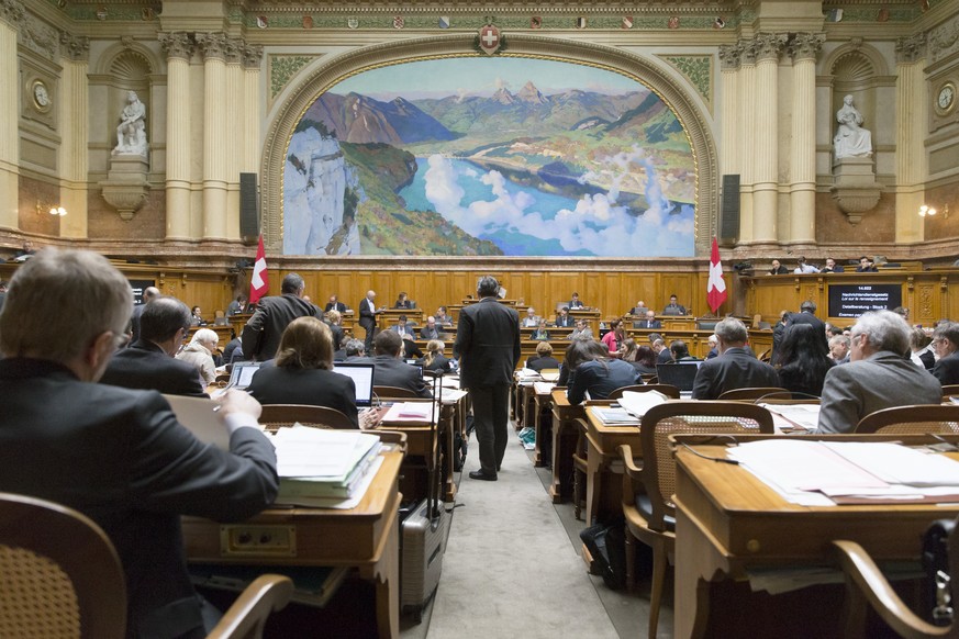 Dieser Saal muss ihr erklärtes Ziel sein, falls Sie den politischen Weg einschlagen. Nationalratssaal in Bern. Aber starten sollten Sie klein. Zum Beispiel in der Kirchpflege oder für Atheisten und Le ...