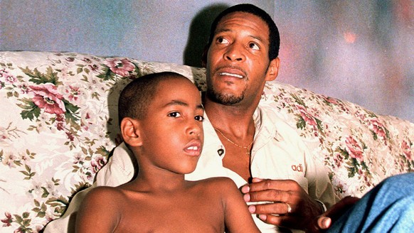 Javier Sotomayor mit seinem Sohn Javier Jr. in Havanna.