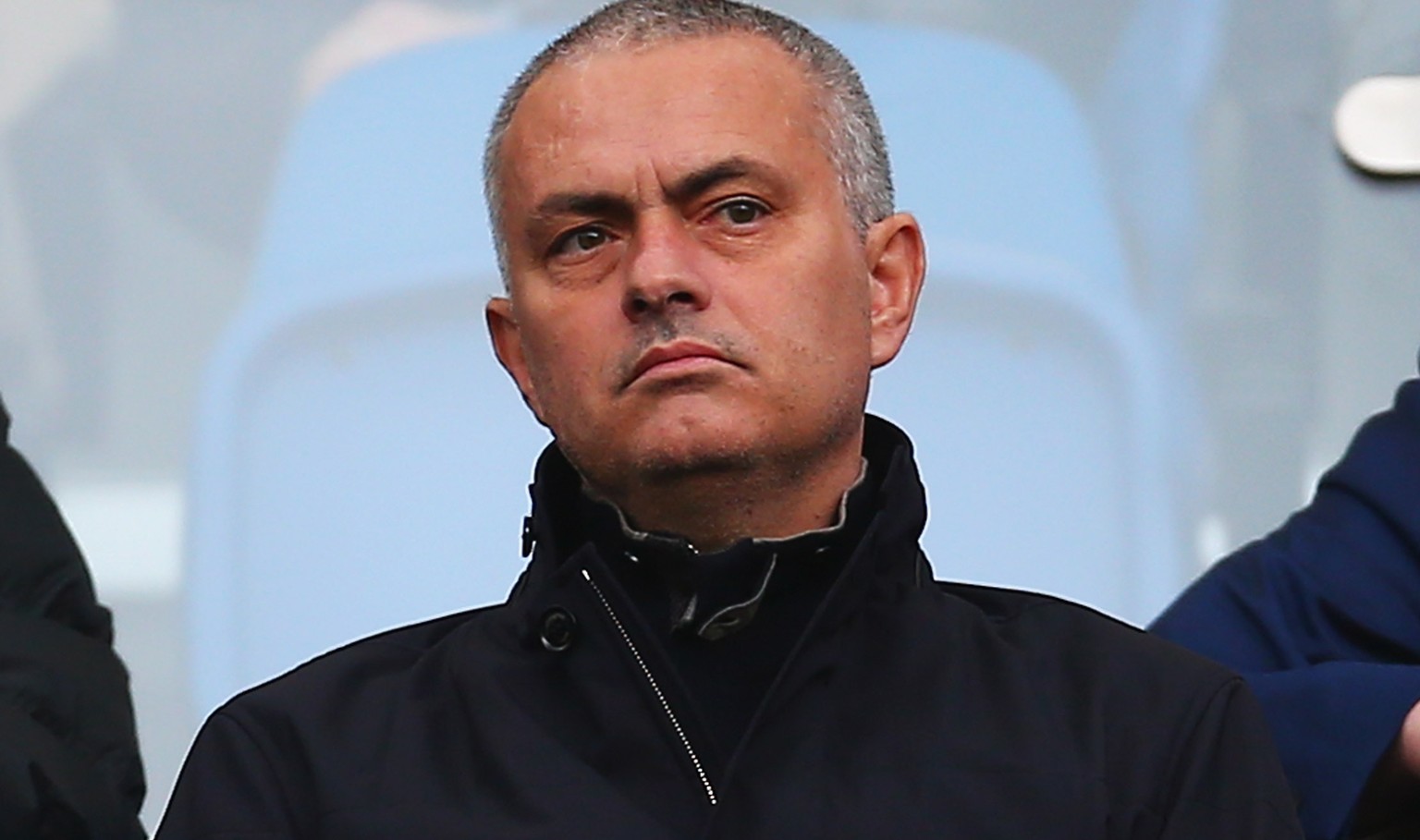 Neue Frisur nach der Entlassung: José Mourinho hat sich heute die Partie Brighton and Hove Albion gegen Middlesbrough angeschaut,