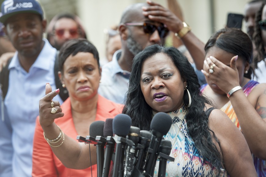 epa06032364 Valerie Castile, mother of Philando Castile, makes a statement after St. Anthony police officer Jeronimo Yanez was found not guilty on all counts in the fatal shooting of Philando Castile  ...