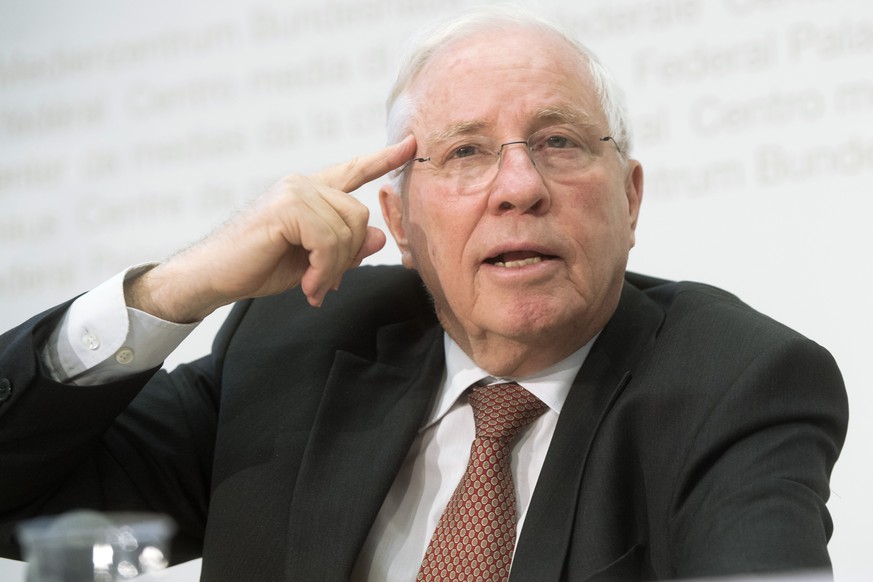 Alt Bundesrat Christoph Blocher SVP spricht an der Pressekonferenz zur Umsetzung der Masseneinwanderungsinitiative MEI am Donnerstag, 27. Oktober 2016 in Bern. (KEYSTONE/Marcel Bieri)