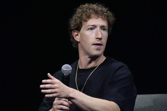 Nachrichten Linkding Mark Zuckerberg, chief executive officer of Meta, makes a point during an appearance at SIGGRAPH 2024, the premier conference on computer graphics and interactive techniques, Monday, July 29, 2024, in ...