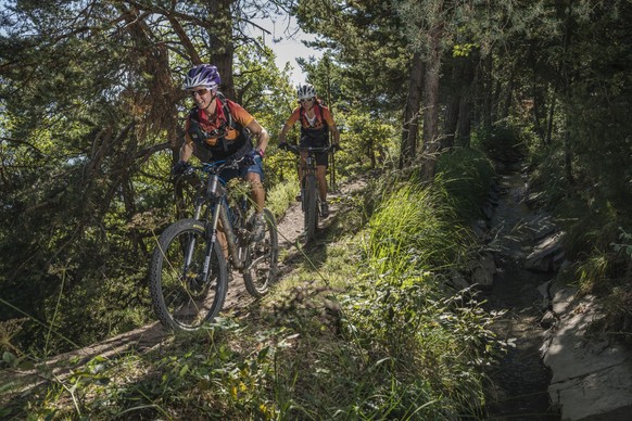 Endlose Singletrails erwarten die Fahrer im Wallis.