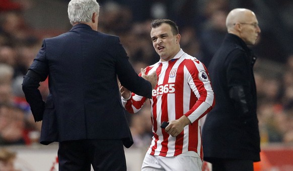 Britain Football Soccer - Stoke City v Swansea City - Premier League - bet365 Stadium - 31/10/16
Stoke City&#039;s Xherdan Shaqiri with Stoke City manager Mark Hughes after going off injured 
Reuter ...