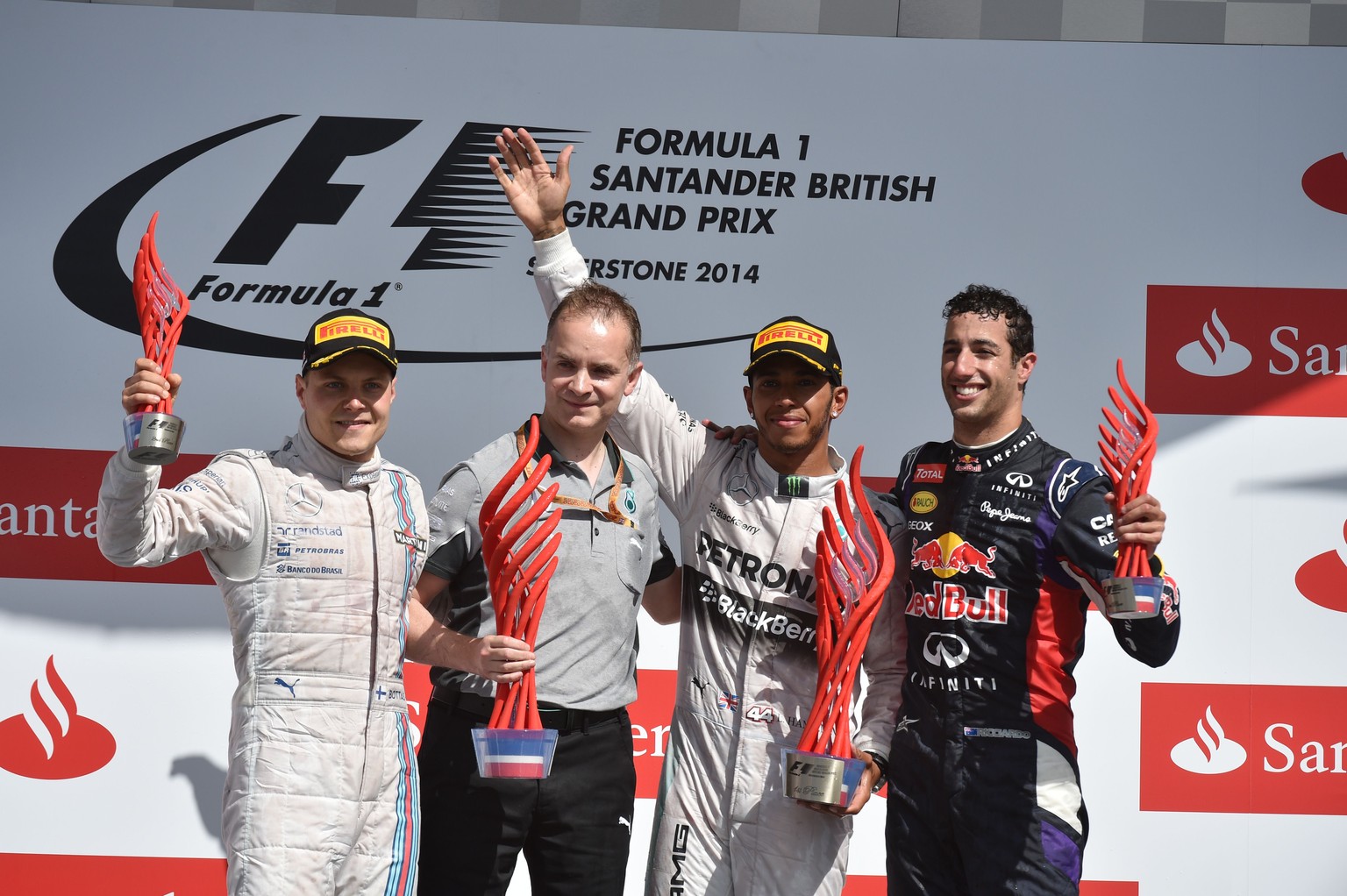 Hamilton gewinnt in England vor Bottas und Ricciardo