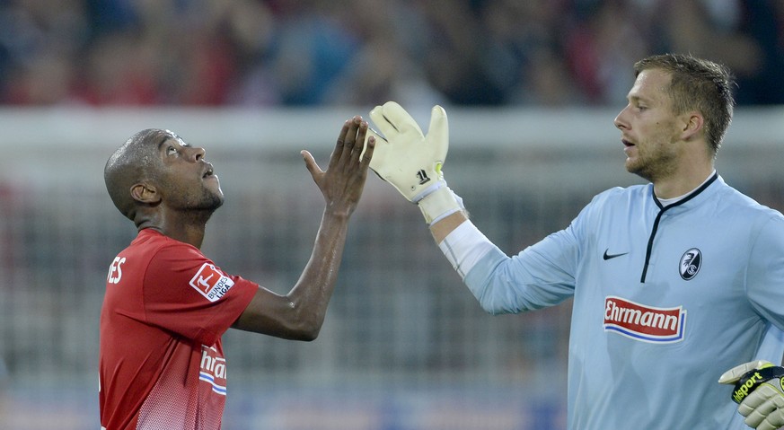 27.08.2013; Freiburg; Fussball 1. Bundesliga - SC Freiburg - Bayern Muenchen; Gelson Fernandes und Torhueter Oliver Baumann (Freiburg) jubeln nach dem Tor zum 1:1 (Valeriano Di Domenico/freshfocus)