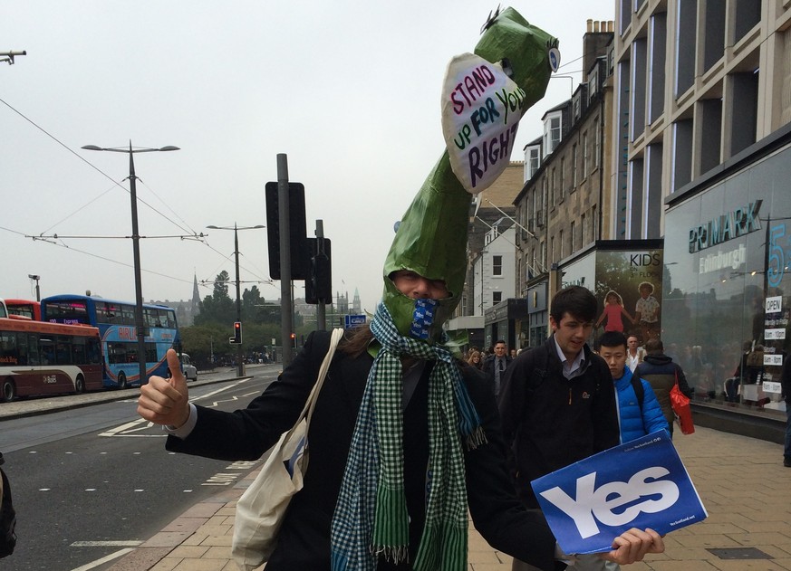 «Stand up for your right!»: Edinburgh stimmt ab.