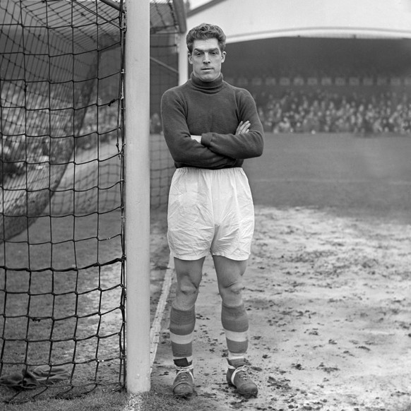 Nachrichten Linkding Bildnummer: 07722267 Datum: 01.08.1950 Copyright: imago/Colorsport
Sam Bartram - Charlton goalkeeper. Wolverhampton Wanderers v Charlton Athletic 1950/1951 season. PUBLICATIONxINxGERxSUIxAUTxHUNxPOLx ...