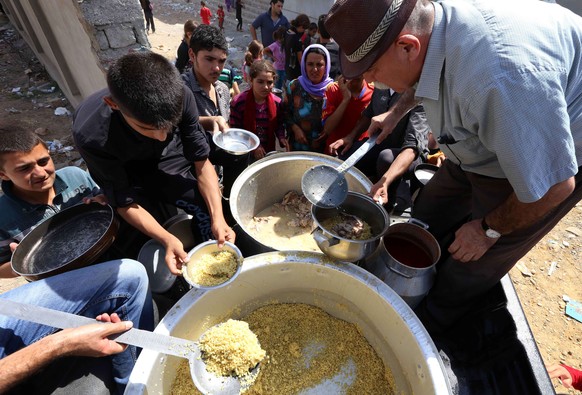 Notverpflegung für jesidische Familien in der kurdischen Stadt Dohuk. Tausende sind auf der Flucht.