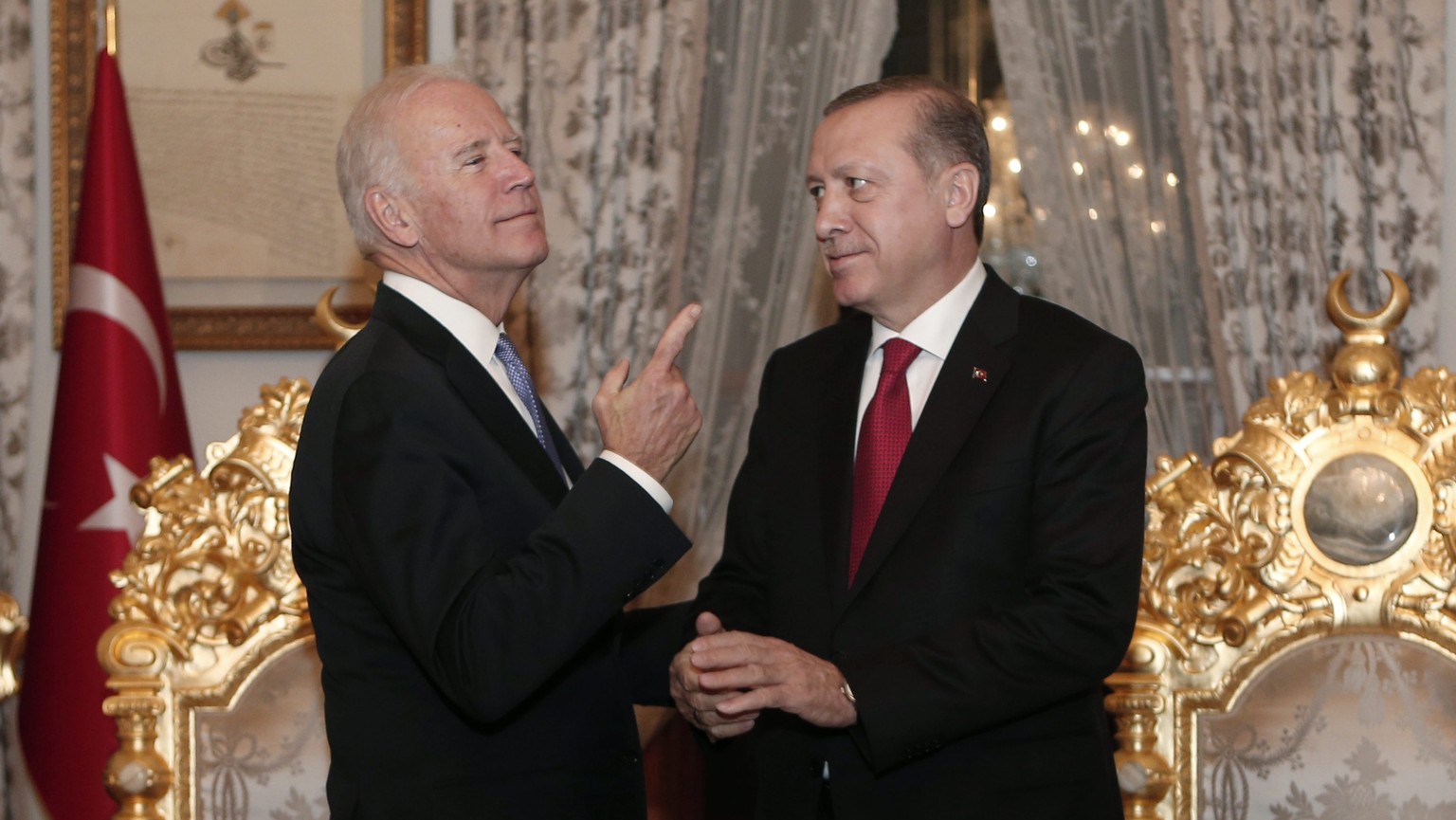 Na, na, na!? Wer wird denn da gleich zensieren? US-Vizepräsident Joe Biden im Januar 2016 zu Besuch bei&nbsp;Recep Tayyip Erdogan in Istanbul.