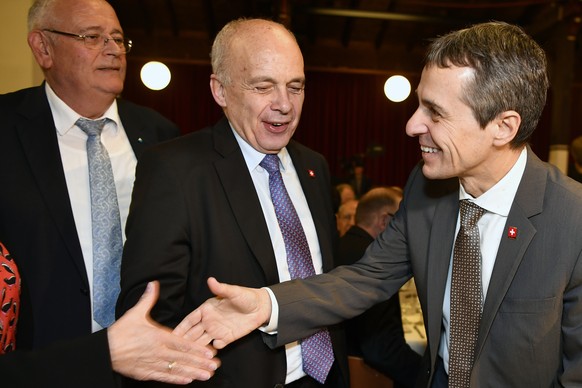 Regierungsrat Markus Kaegi, links, Bundesrat Ueli Maurer, Mitte, und Bundesrat Ignazio Cassis, rechts, bei der 30. Albisgueetli-Tagung der Zuercher SVP in Zuerich am Freitag, 19. Januar 2018. (KEYSTON ...