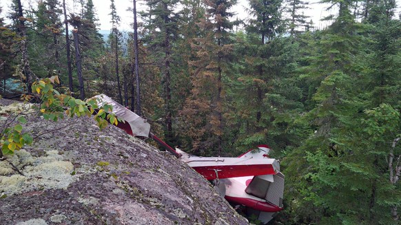 Das Wrack einer De Havilland Beaver in der entlegenen Gegend von Les Bergeronnes, bei Quebec.