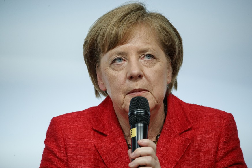 epa05927004 German Chancellor Angela Merkel speaks during a panel discussion &#039;Inspiring women: Scaling Up Womens Entrepreneurship&#039; at the W20 Summit in Berlin, Germany, 25 April 2017. The W ...