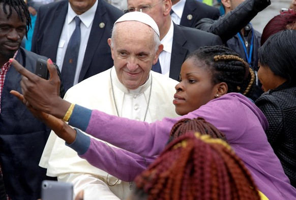 epa06237659 Pope Francis (C) poses for a selfie as he meets with migrants at a regional migrant center, in Bologna, Italy, 01 October 2017. Pope Francis is in Cesena and Bologna for a one-day visit. E ...