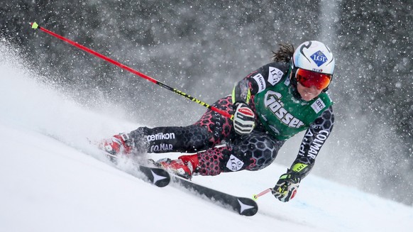 epa05689878 Tina Weirather of Liechtenstein speeds down the slope during the first run of the women&#039;s FIS Alpine Skiing World Cup Giant Slalom race in Semmering, Austria, 28 December 2016. EPA/CH ...
