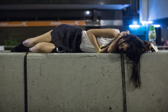 Die jungen Protestler harrten eine weitere Nacht aus.