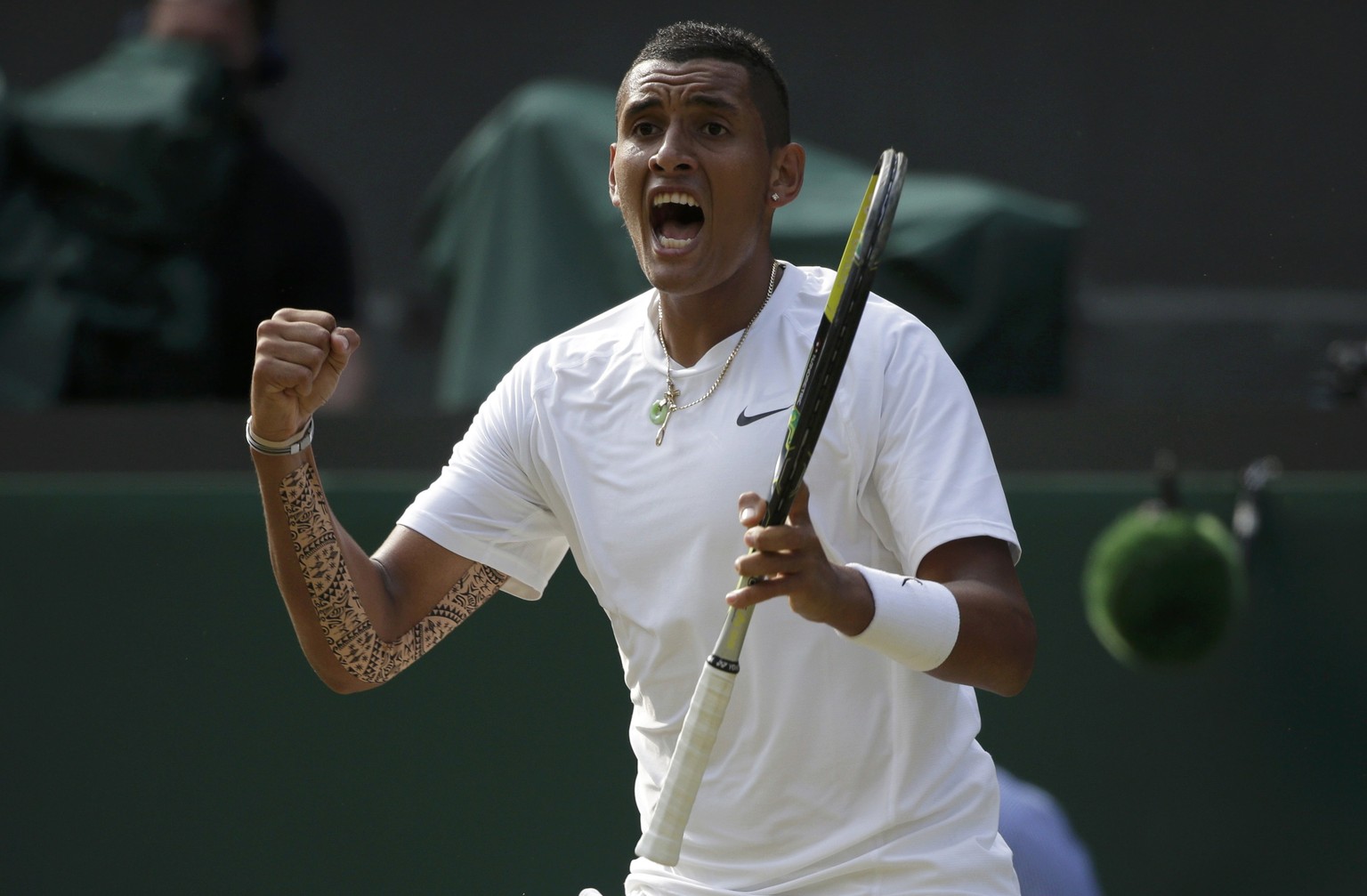 Kyrgios hat kein Tattoo auf seinem Arm, sondern ein simples Tape.