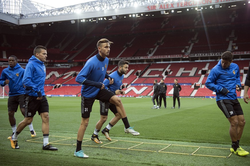 epa06198684 Basel players warm up during a training session at the Old Trafford Stadium, in Manchester, Britain, 11 September 2017. FC Basel 1893 will face Manchester United in the UEFA Champions Leag ...