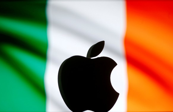 REFILE - CORRECTING FLAGA 3D printed Apple logo is seen in front of a displayed Irish flag in this illustration taken September 2, 2016. REUTERS/Dado Ruvic/Illustration/File Photo