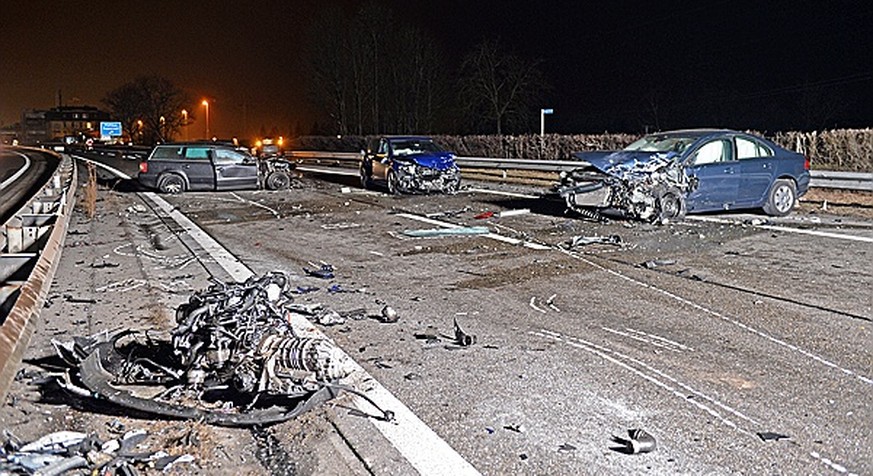 Die A3 war nach dem Unfall in Richtung Zürich für mehrere Stunden gesperrt.&nbsp;