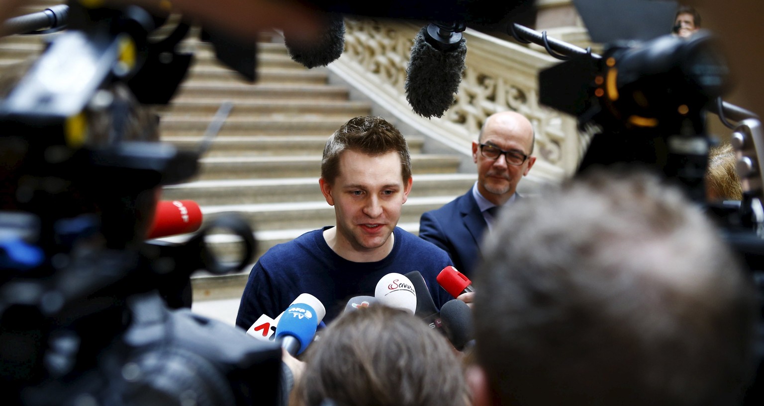 Max Schrems (27) im Gerichtsgebäude in Wien. Das Medieninteresse ist gross.