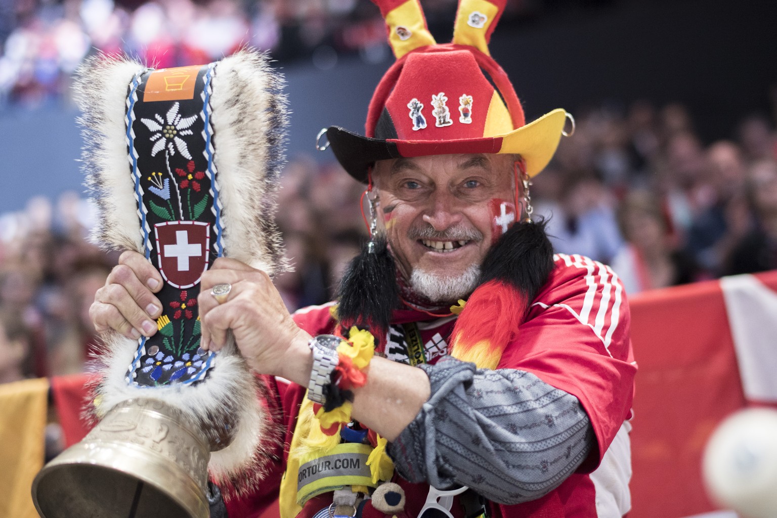 A fan celebrate the Handball EHF Euro 2018 qualification game between Switzerland and Germany in Zurich, Switzerland, Saturday, November 05, 2016. (KEYSTONE/Ennio Leanza)