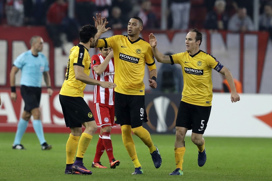 Young Boys&#039; Guillaume Hoarau, center, reacts with his teammates after scoring the goal of his team during the Europa League Group B soccer match between Olympiakos and Young Boys at Georgios Kara ...