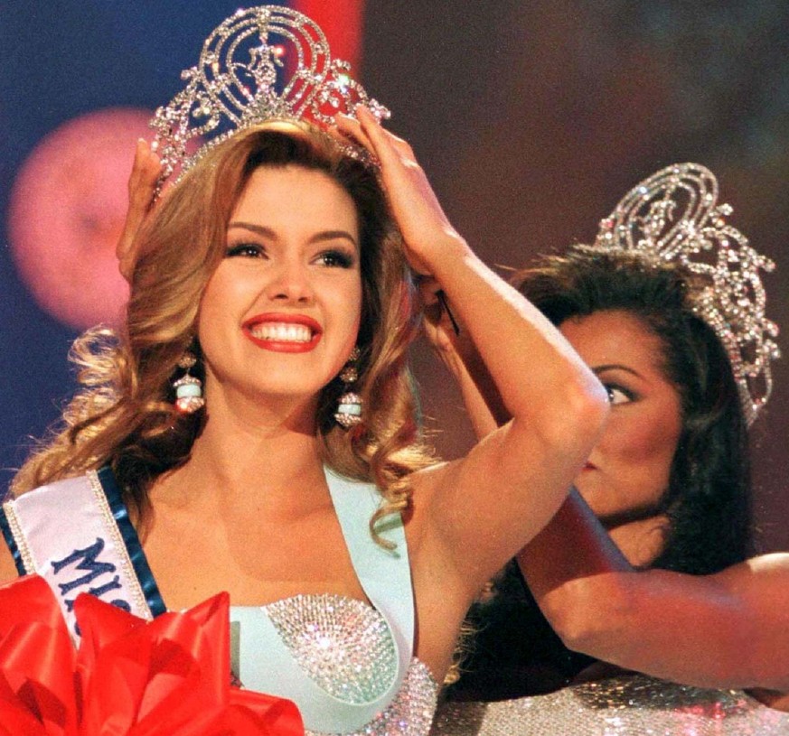 Miss Venezuela, Alicia Machado smiles after winning the 1996 &#039;&#039;Miss Universe&#039;&#039; crown in Las Vegas, Nevada, U.S. In a May 17, 1996 file photo. REUTERS/Steve Marcus/Files
