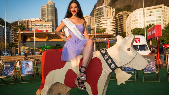 HANDOUT - Miss Schweiz 2016, Lauriane Sallin, an der Eroeffnung des House of Switzerland in Rio de Janeiro, Brasilien, vor der Eroeffnung der XXXI. Sommerspiele Rio 2016, aufgenommen am 1. August 2016 ...